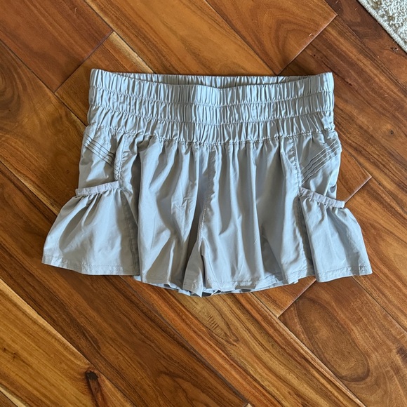 Free people movement get your flirt on shorts, size XS-gray, great condition! - Picture 1 of 2